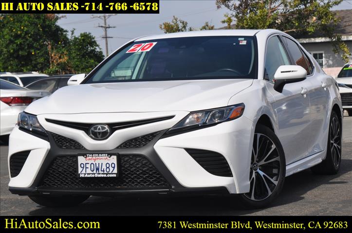 2020 Toyota Camry SE's photo