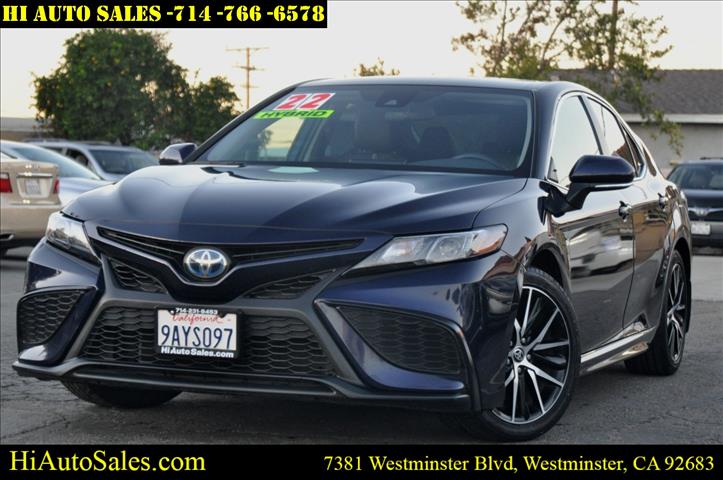 2022 Toyota Camry SE's photo