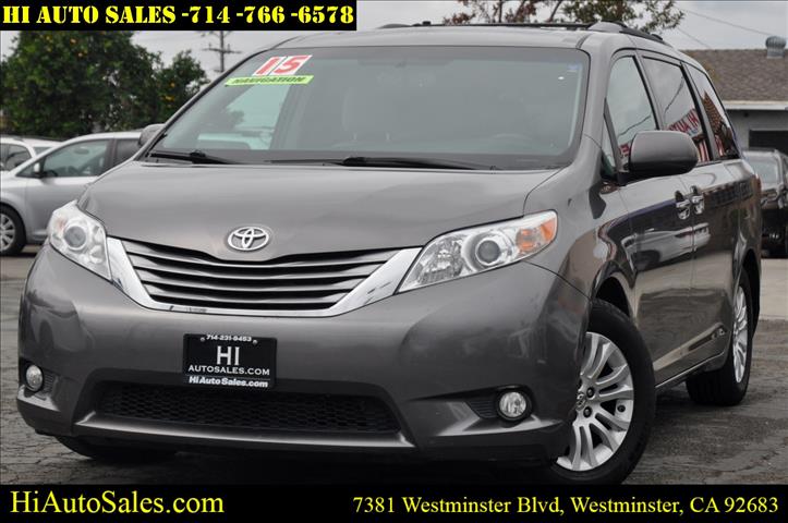 2015 Toyota Sienna XLE's photo