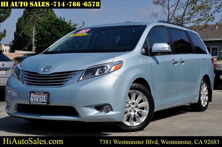 2015 Toyota Sienna Limited V6 7-Passenger's photo